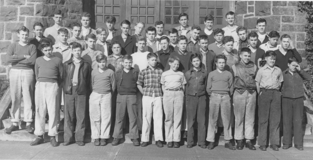 Group photo of the Boarders Club from 1943.