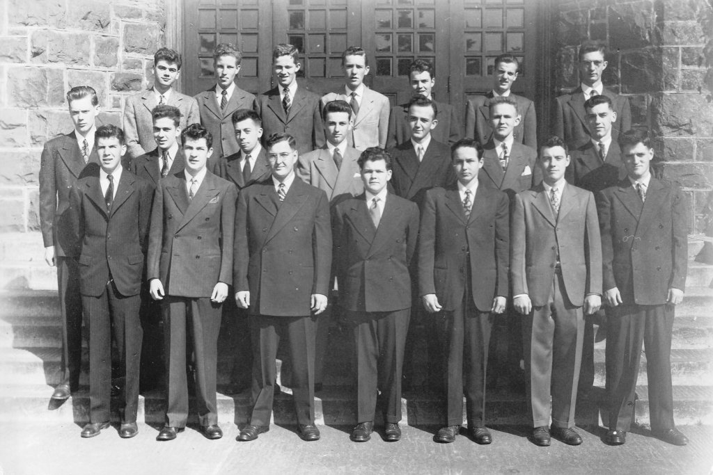 Members of the 1944 senior class.